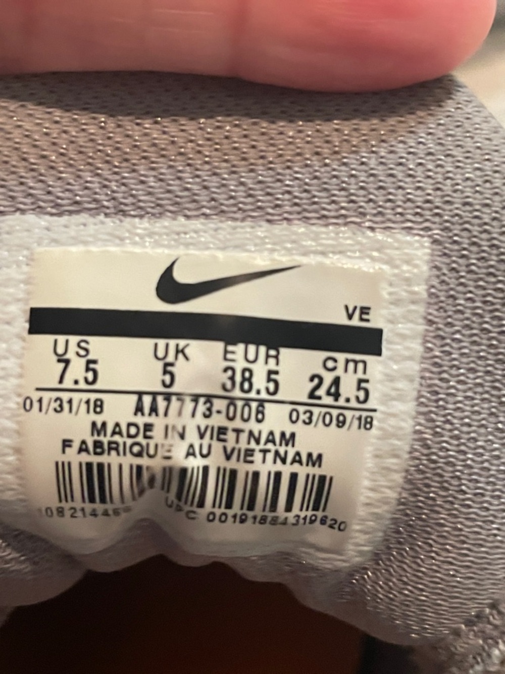 Nike Women’s Gray Low-Profile Running Sneakers - Picture 5 of 5